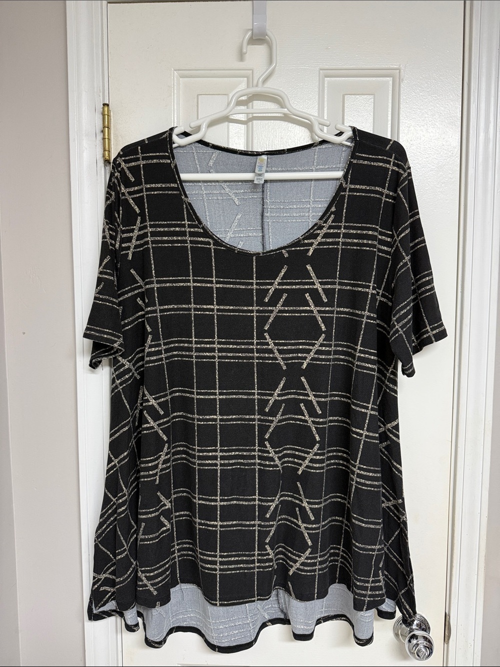 Black & White Geometric Grid Flowy Tunic Top | Plus Size